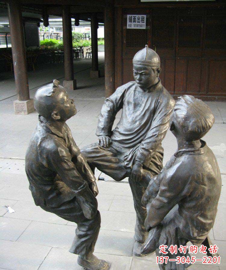 泉州铜雕男孩斗鸡小品雕塑