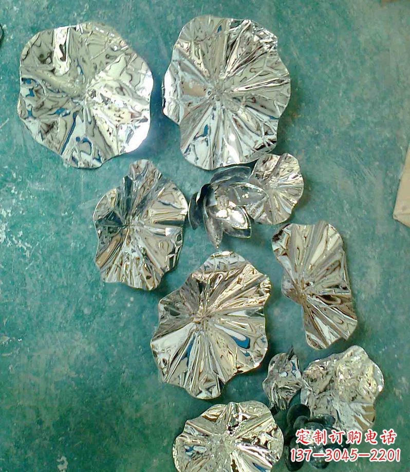 泉州精致锻铜荷叶造型雕塑
