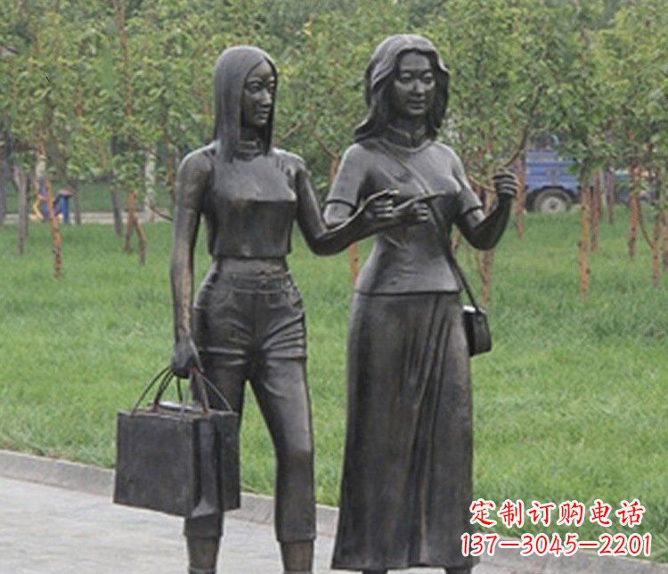 泉州公园逛街女性人物铜雕塑