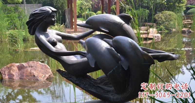 泉州公园海豚和女孩景观铜雕