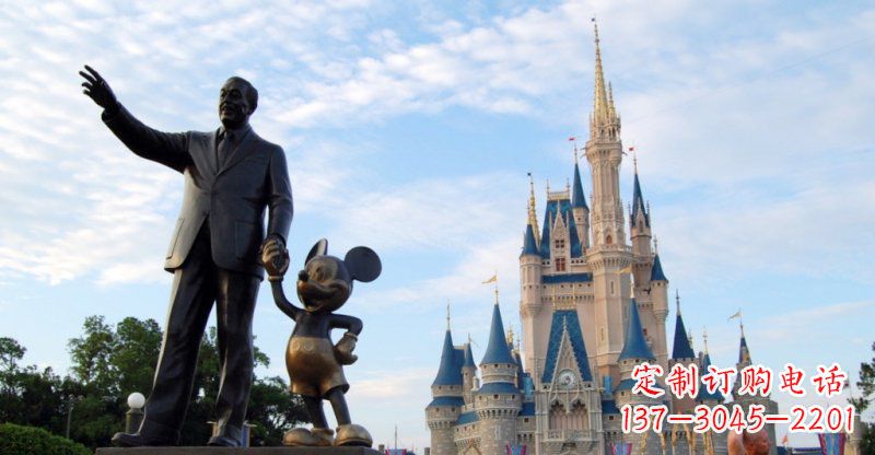 泉州公园华特迪士尼和米老鼠景观铜雕