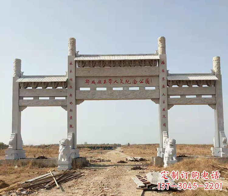 泉州公园纪念三门牌坊石雕