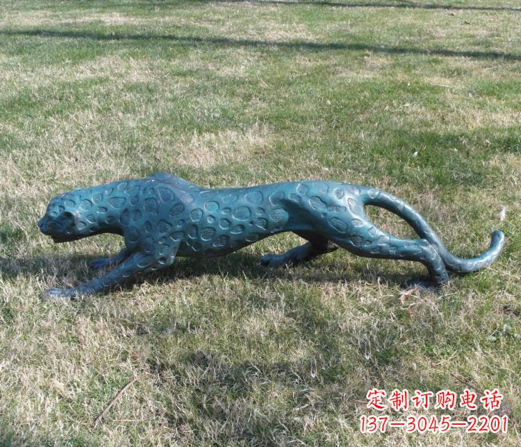 泉州公园金钱豹铜雕