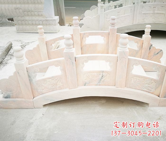 泉州红石拱桥雕塑——浪漫交织,美景永相伴
