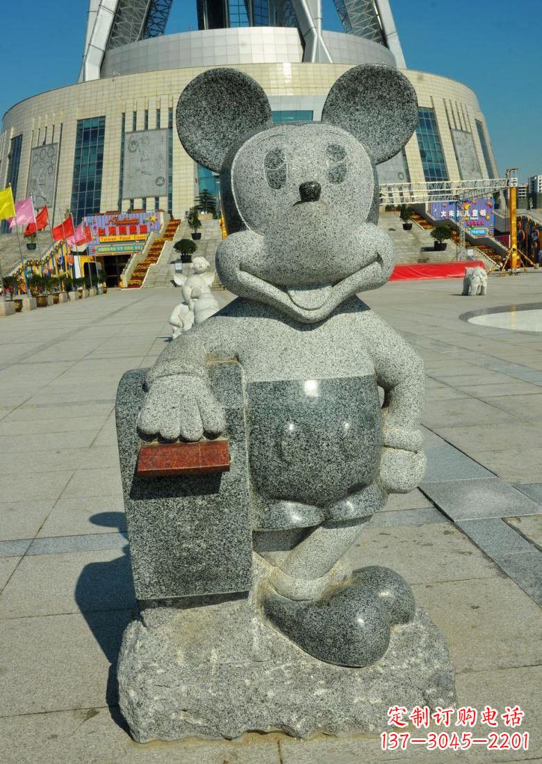 泉州公园景区卡通米老鼠石雕