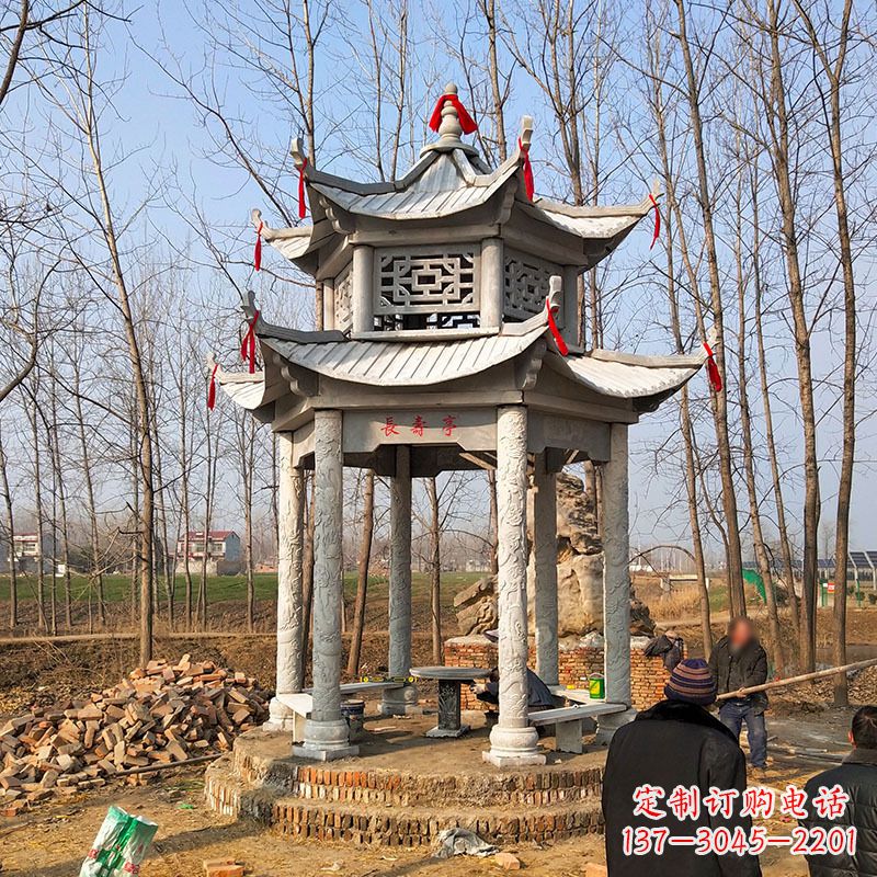 泉州和谐统一的双层石雕凉亭