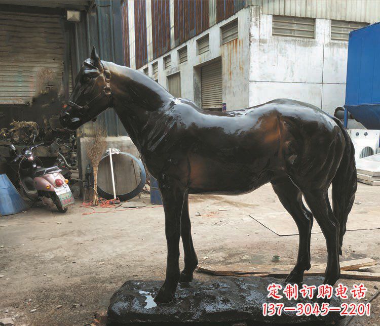 泉州玻璃钢仿铜雕塑栩栩如生的飞奔骏马