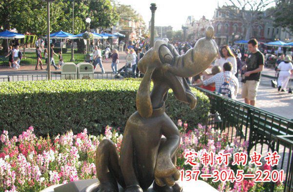 泉州公园卡通小狗动物铜雕