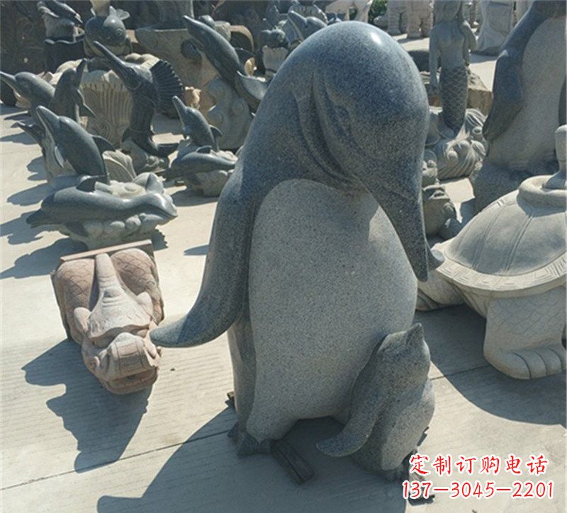 泉州公园母子企鹅石雕