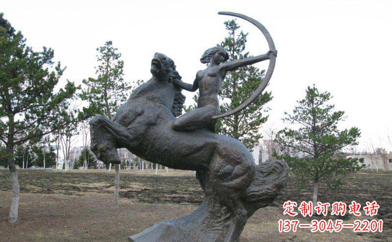 泉州公园骑马女人射箭铜雕
