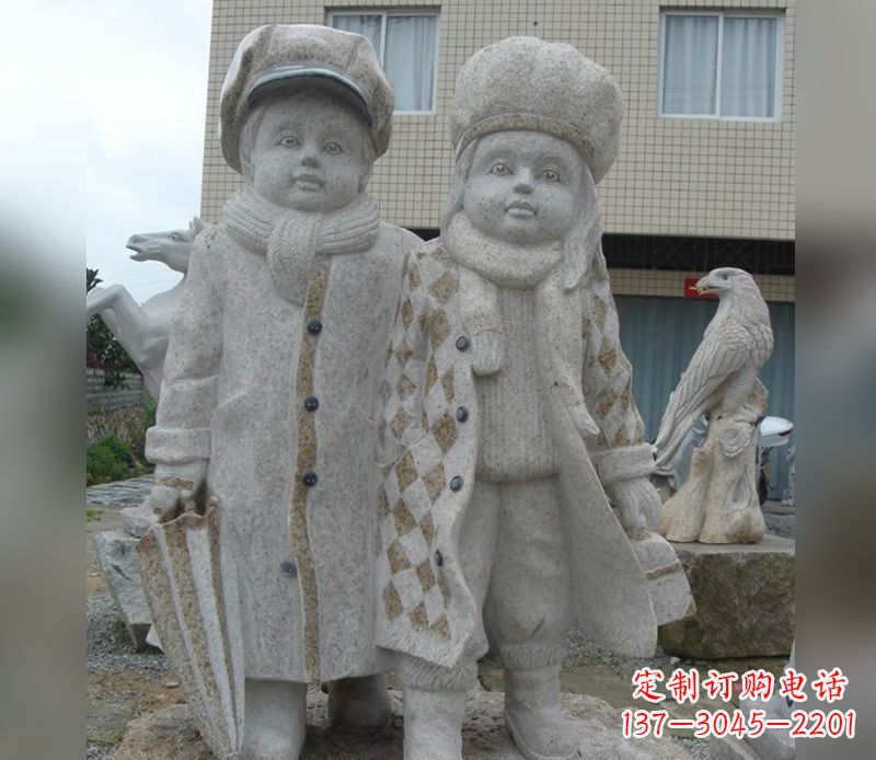 泉州公园情侣人物石雕