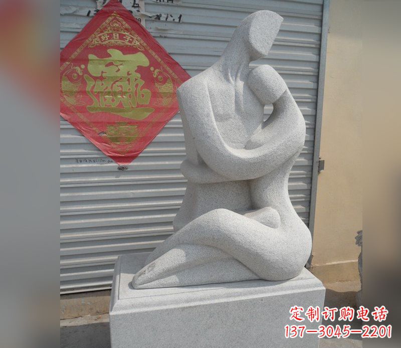 泉州公园情侣人物小品石雕