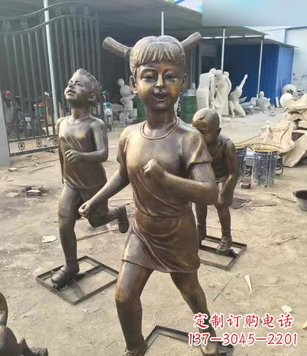 泉州铜雕童年小狗陪伴儿童奔跑的时光