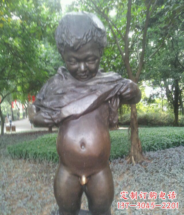 泉州萌动活泼的男孩铜雕塑