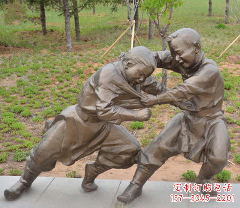泉州公园摔跤的小男孩铜雕