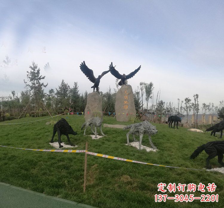泉州公园铜雕豺狼老鹰动物雕塑