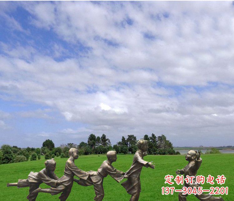 泉州公园铜雕老鹰抓小鸡游戏人物雕塑