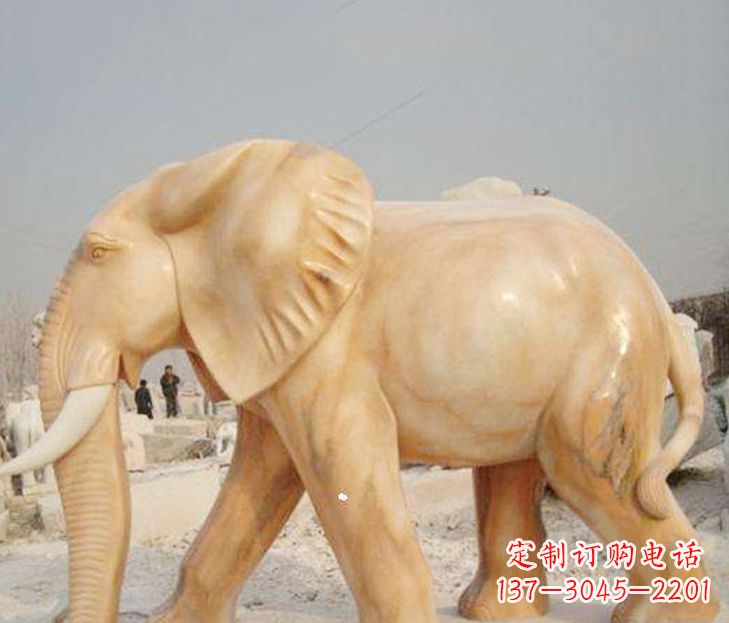 泉州公园晚霞红大象雕塑