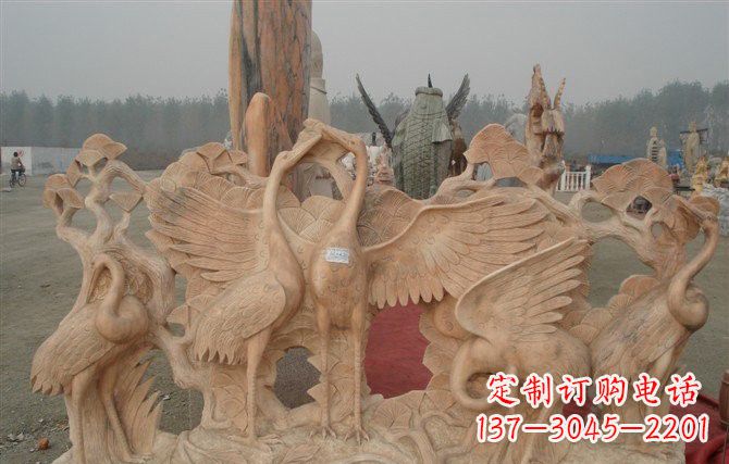 泉州公园晚霞红仙鹤雕塑