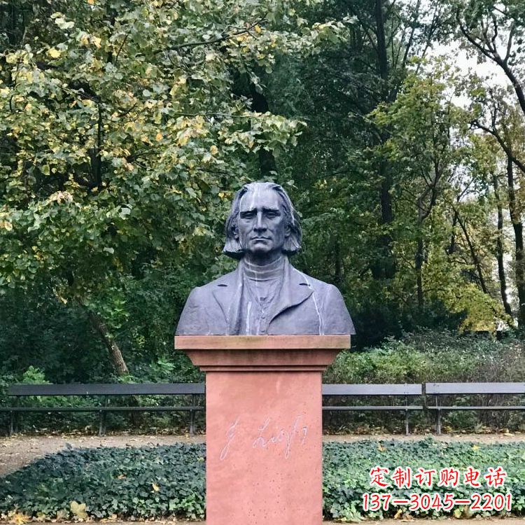 泉州钢琴音乐家肖邦的经典雕塑