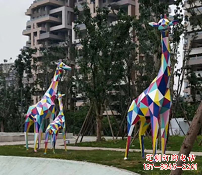 泉州公园长颈鹿雕塑