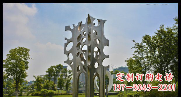 泉州定制化大型不锈钢松树雕塑