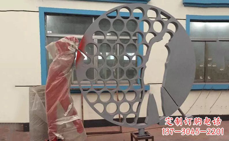 泉州广场不锈钢打高尔夫球雕塑 (2)