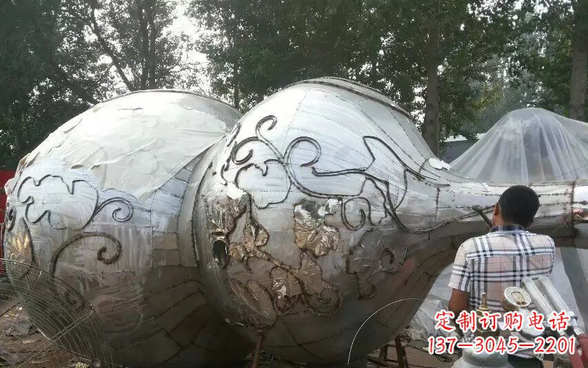 泉州分外精美的不锈钢葫芦雕塑