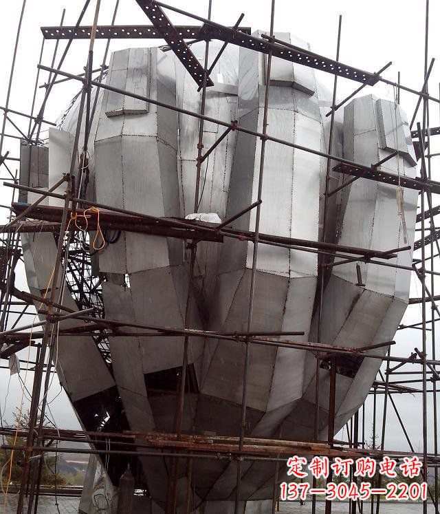 泉州展现独特审美:不锈钢蟠桃大型景观雕塑