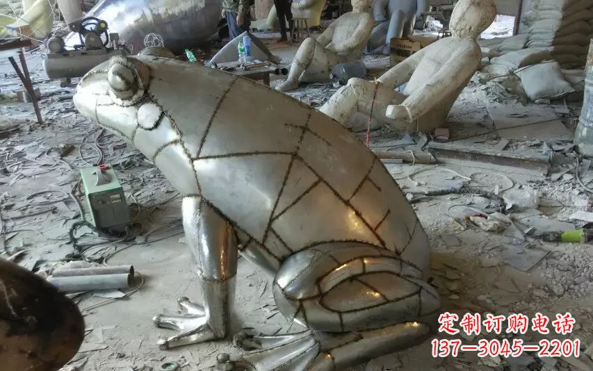 泉州广场不锈钢青蛙动物雕塑
