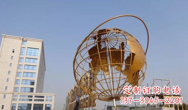 泉州地球仪雕塑是一种雕刻艺术,它将地球仪的地…