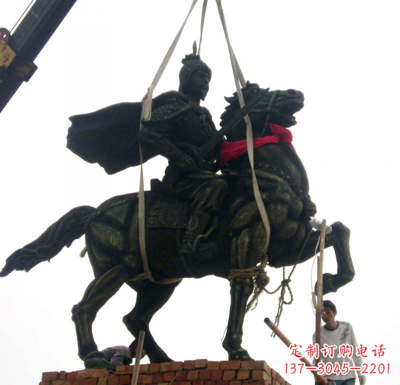 泉州广场古代骑马的将军景观铜雕