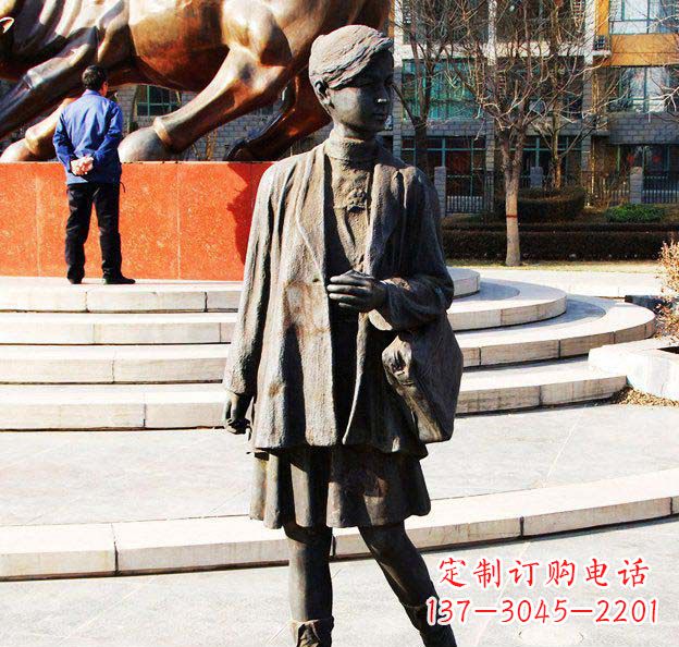 泉州真实可爱的女孩铜雕塑