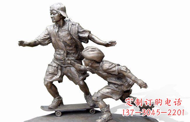 泉州令人惊叹的广场滑板男孩铜雕塑