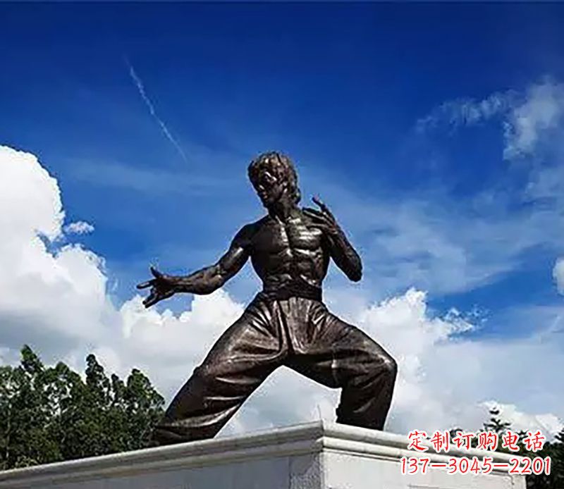 泉州铸造传奇——李小龙铜雕塑
