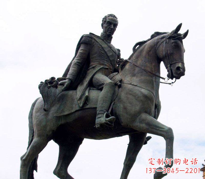 泉州广场骑马的西方人物铜雕