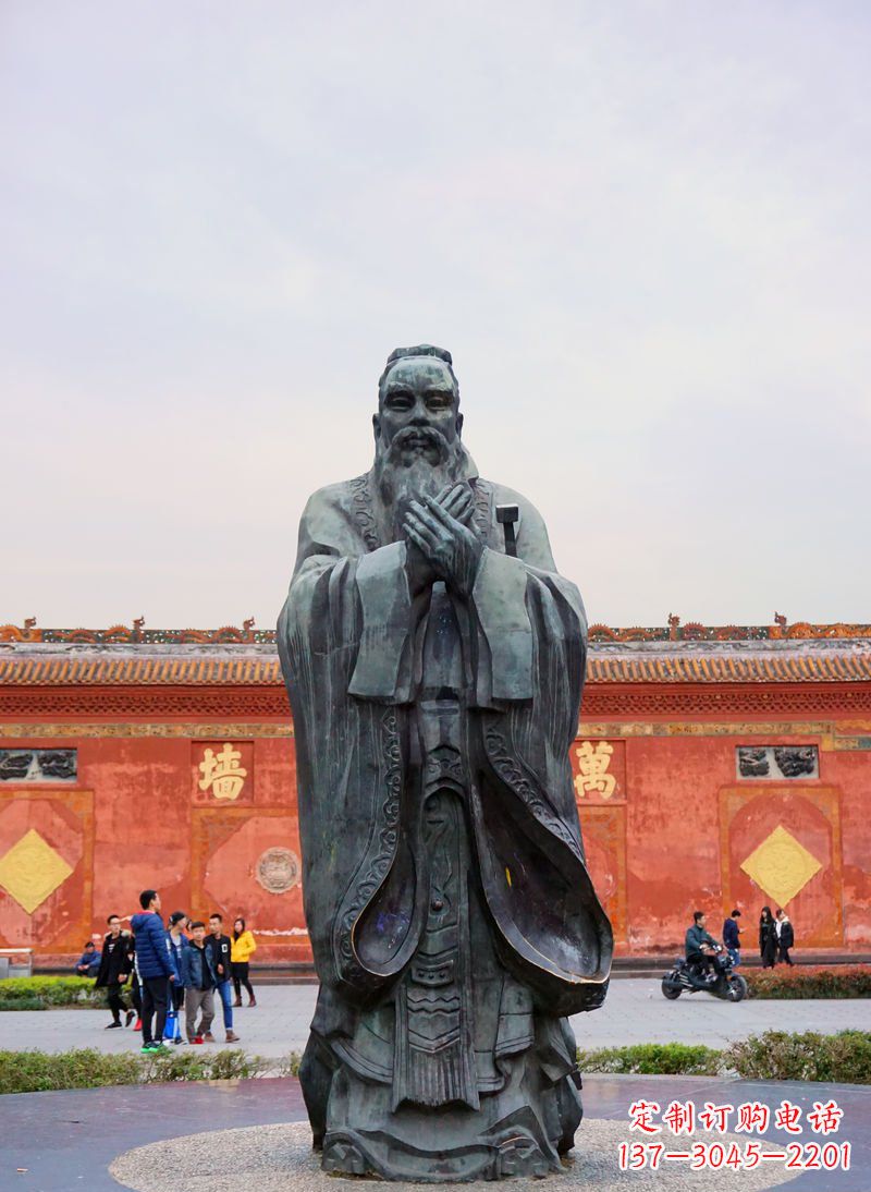 泉州广场青铜孔子像铜鼎