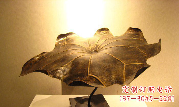 泉州深受人们喜爱的铜雕荷叶雕塑,由贵金属精铸…