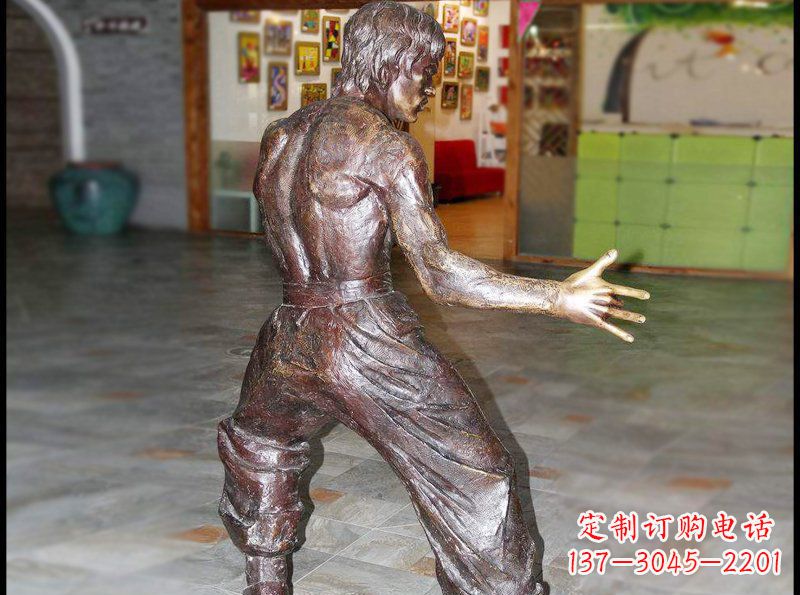 泉州精致铜制李小龙雕塑,雕刻细腻精美