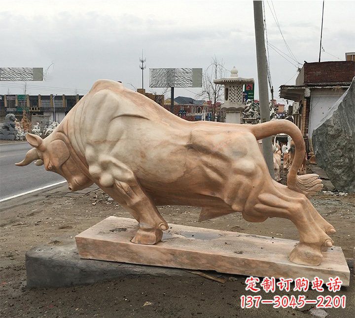 泉州广场晚霞红牛雕塑