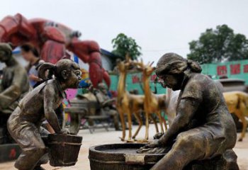 泉州注重传统的母爱——广场铜雕母亲洗衣服小品雕塑