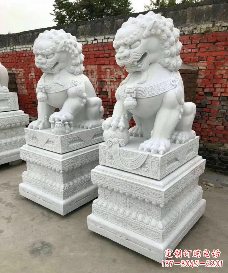 泉州浪漫雕塑--汉白玉踩球镇宅狮子
