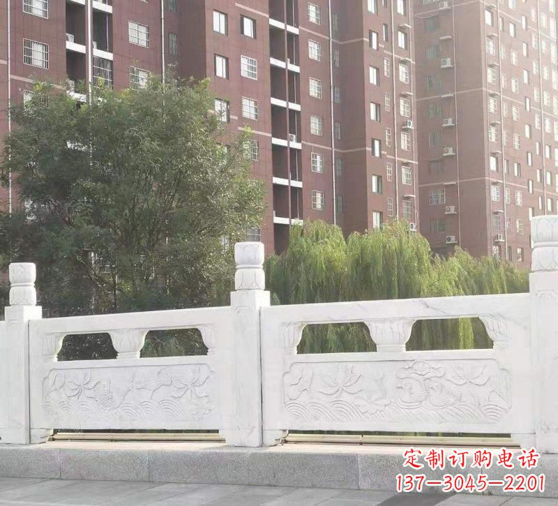泉州汉白玉荷花鲤鱼浮雕栏板--精美雕刻点缀室内空间