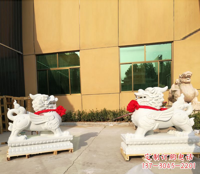 泉州汉白玉立式貔貅门口招财石雕