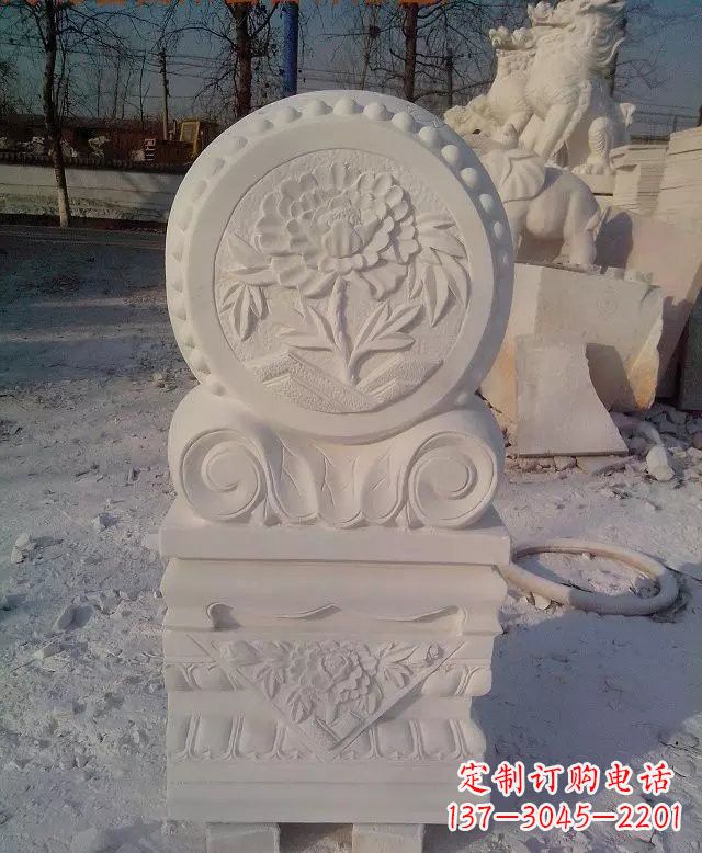 泉州汉白玉门墩雕塑是一种特殊的雕塑艺术品,雕…