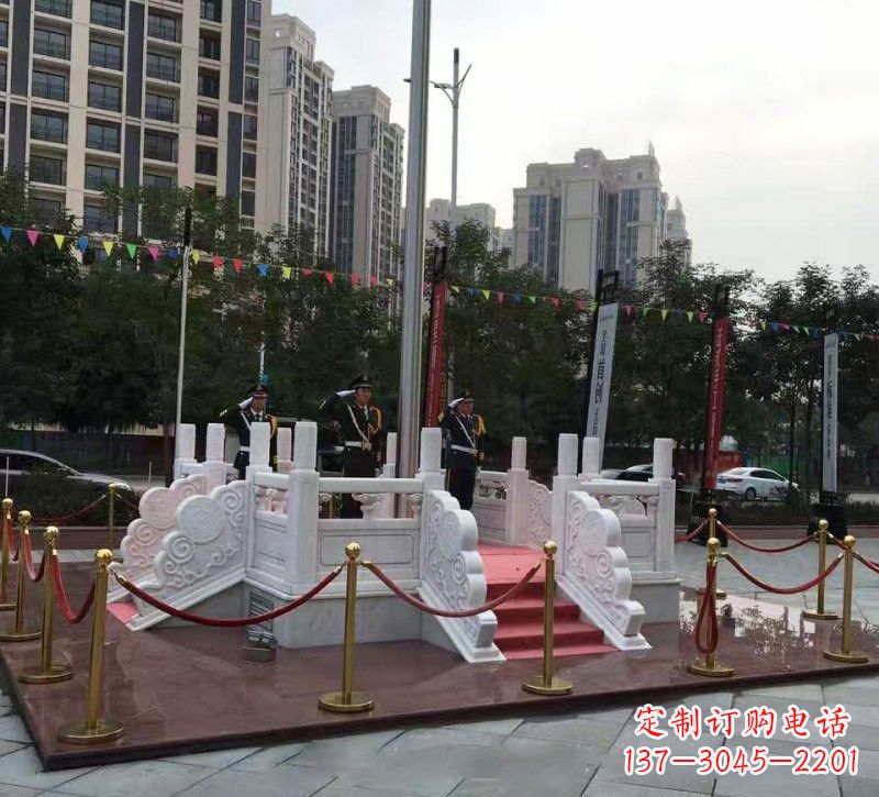 泉州特色国旗雕塑,汉白玉企业升旗台