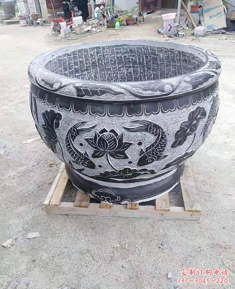 泉州精美鲤鱼雕塑,一颗荷花必不可少