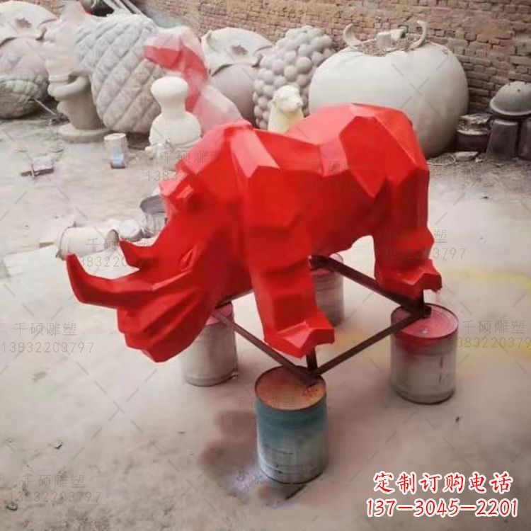 泉州红色几何切面抽象犀牛雕塑