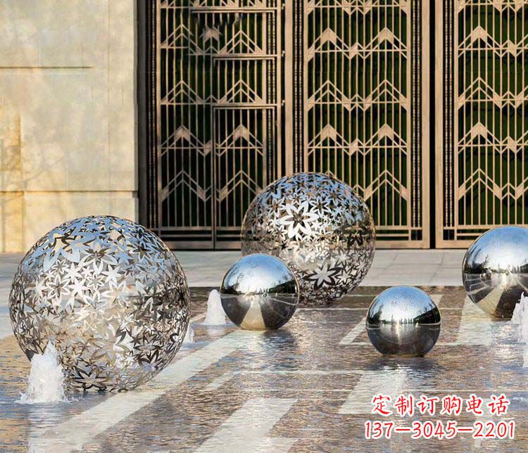 泉州欣赏自然的美:不锈钢花形镂空球喷泉雕塑