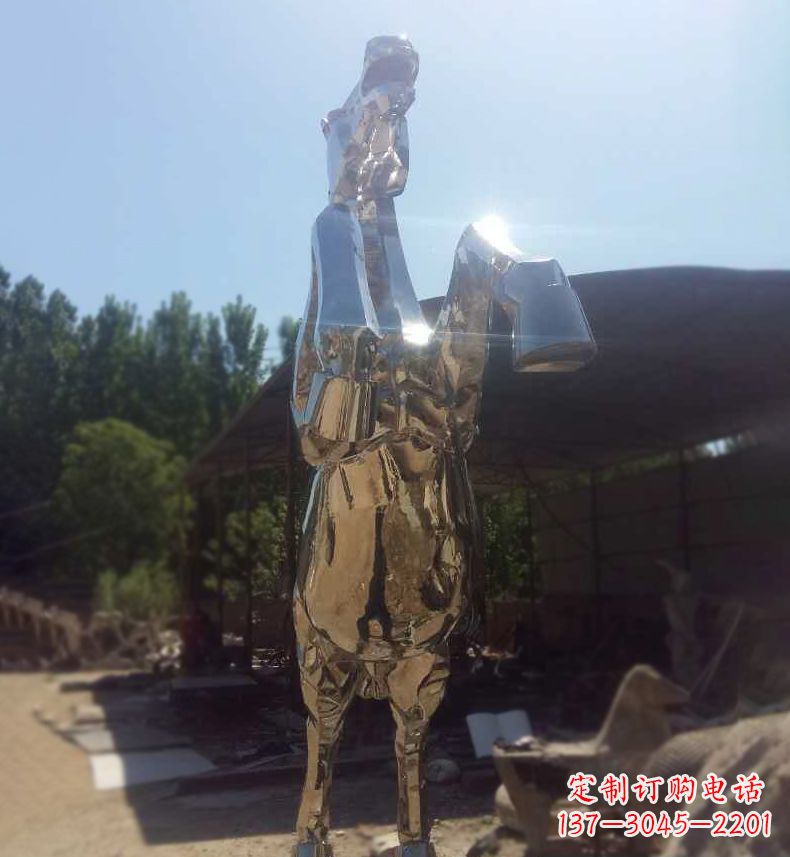 泉州典雅马雕，不锈钢镜面奔马雕塑，个性精彩